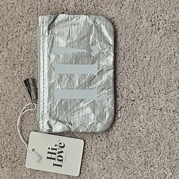 Hi, Love Travel Pouch - Picture 1 of 3